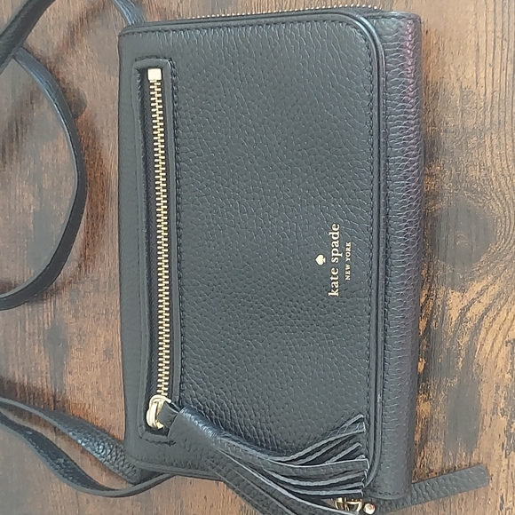 kate spade Handbags - Kate Spade Chester Street Avie Leather Crossbody